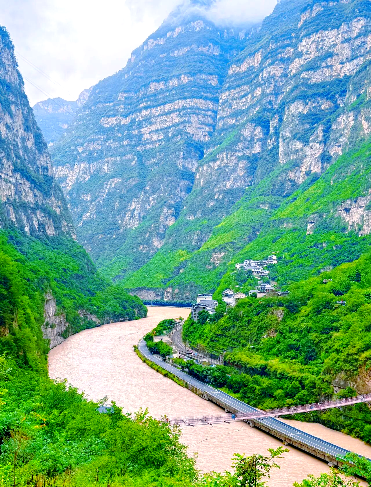 乐山金口河大峡谷和峨边黑竹沟的自然探索之旅