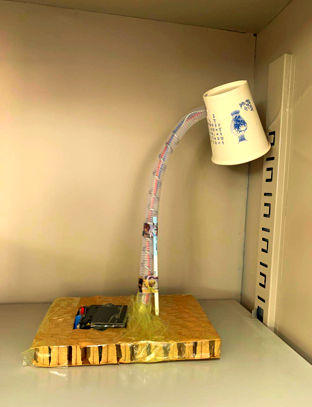 科学小制作:废弃材料自制多样小台灯