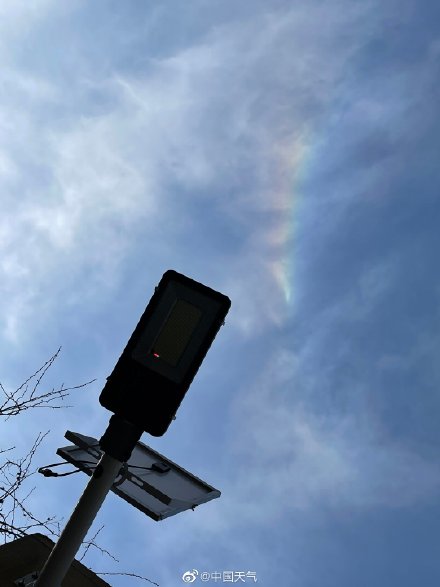 北京上空现环天顶弧