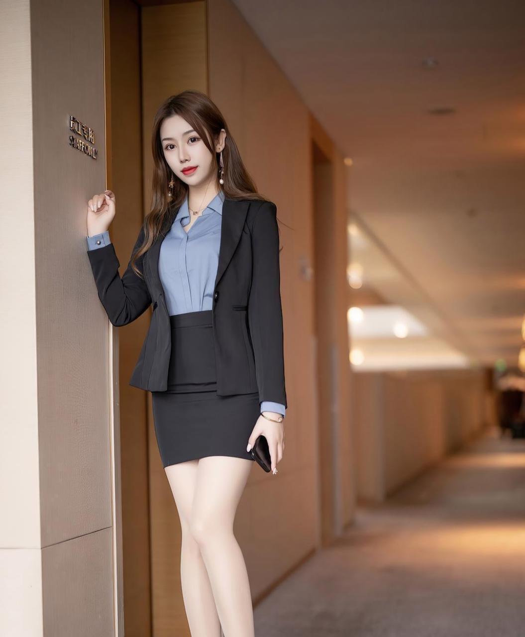 公司新来的秘书形象好气质佳