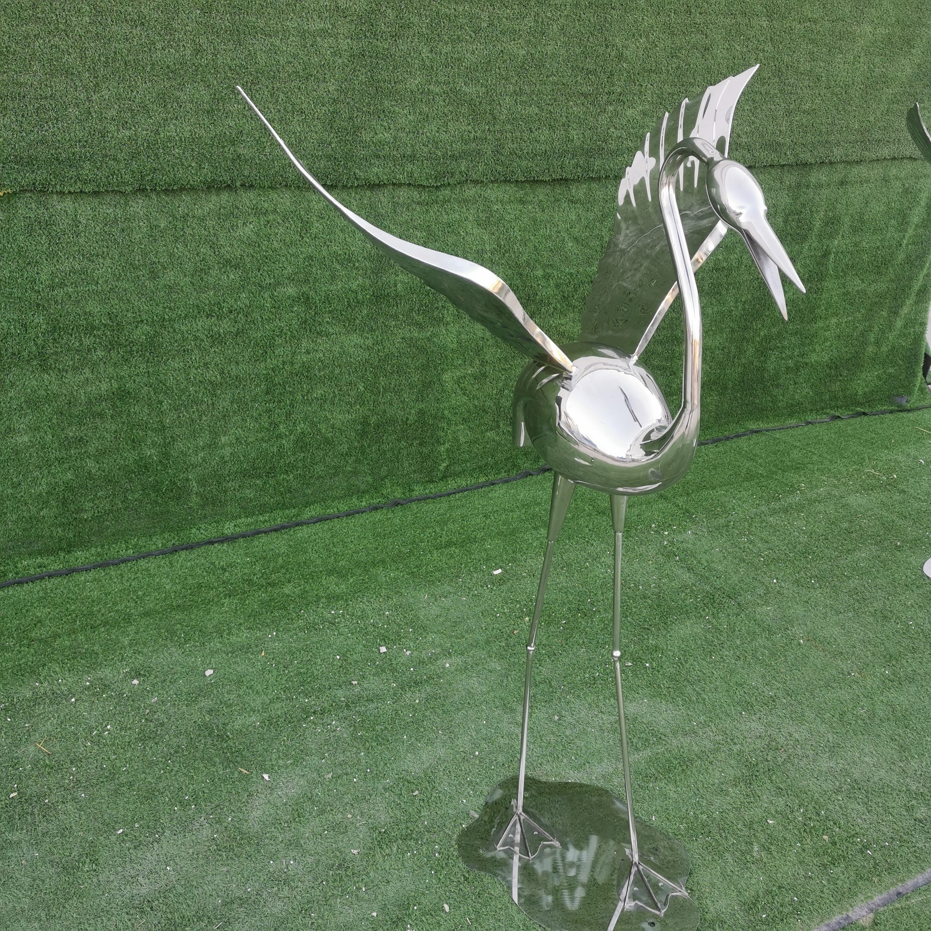 不锈钢丹顶鹤手工锻造工艺品摆件园林草地雕塑小品抽象仙鹤鸟展翅