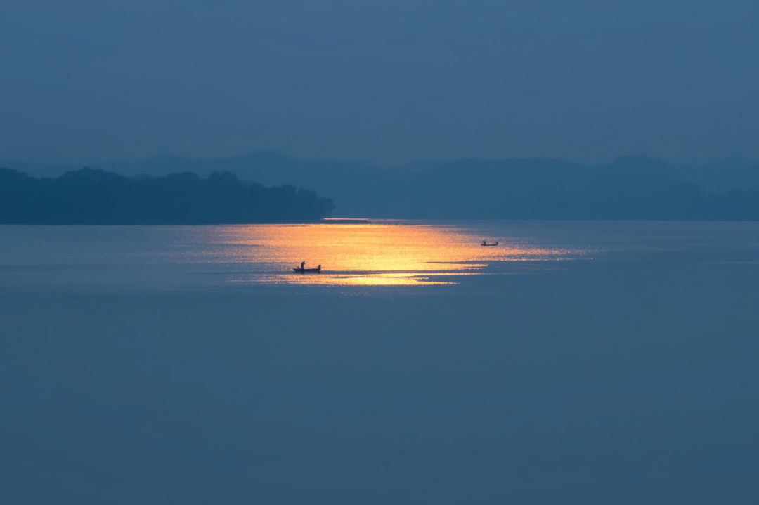 故乡:心口的朱砂痣,头顶的白月光