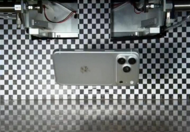 iPhone 18 Pro Max真机首次泄露：横向大矩阵镜组+全新深空灰配色