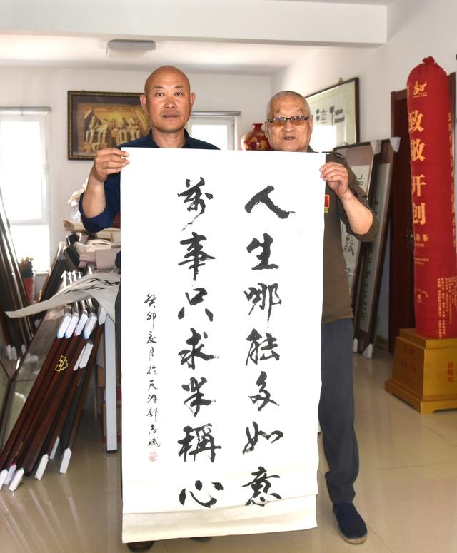 中国书画家协会书画家 马春来 郭志斌 走进津卫色母 商战海聊感悟