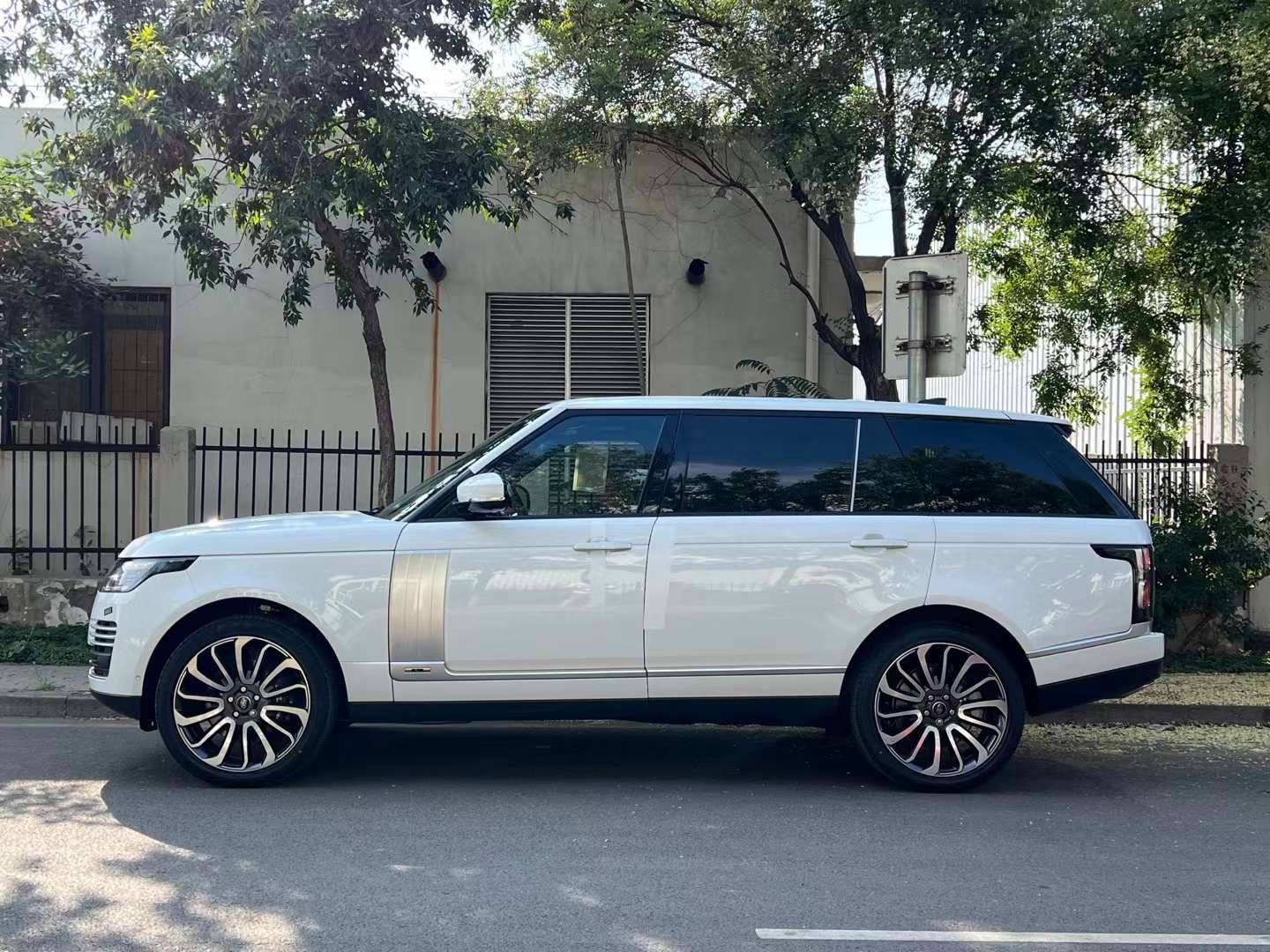 为什么说懂车的人不买路虎,路虎是什么档次的车