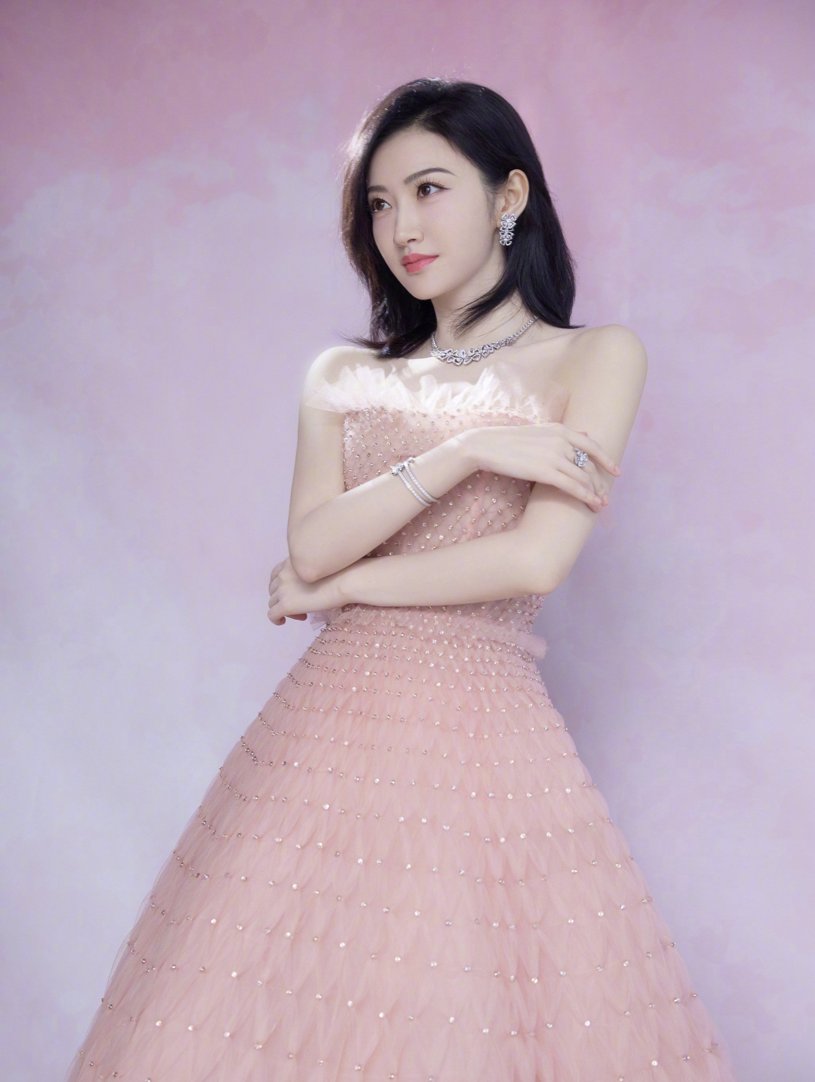 景甜粉红抹胸连衣裙性感写真