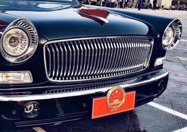 红旗l5便是这类常见挂有国徽的车辆之一,它们多被国家政府机关指定为