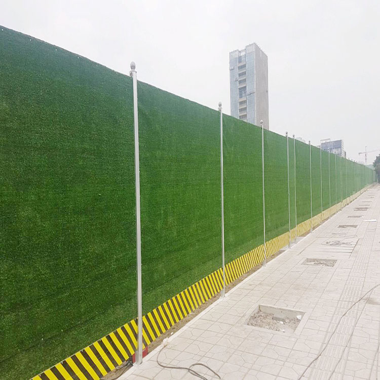 什么是塑料围挡草坪