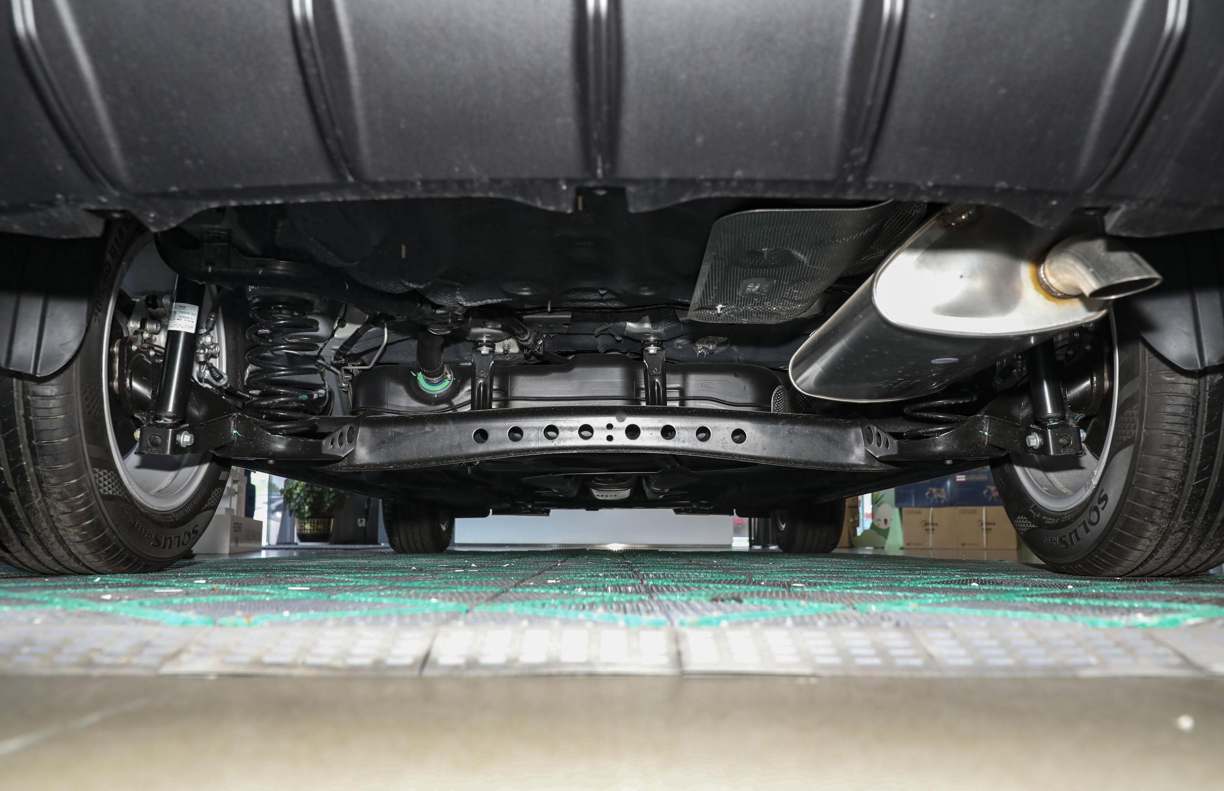 详解荣威i5最低配车型,价格很亲民,1.5l发动机 5挡手动变速箱