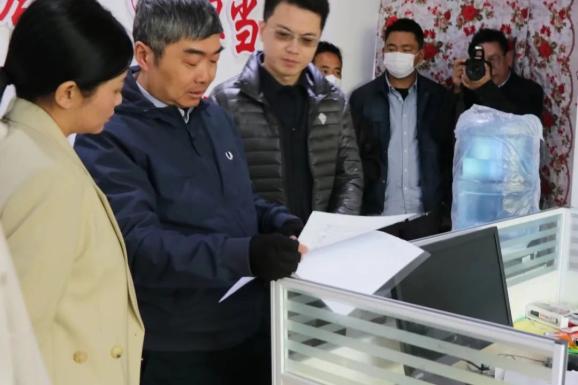 孟文海走访江孜县"一协会两中心"调研指导大学生创业工作