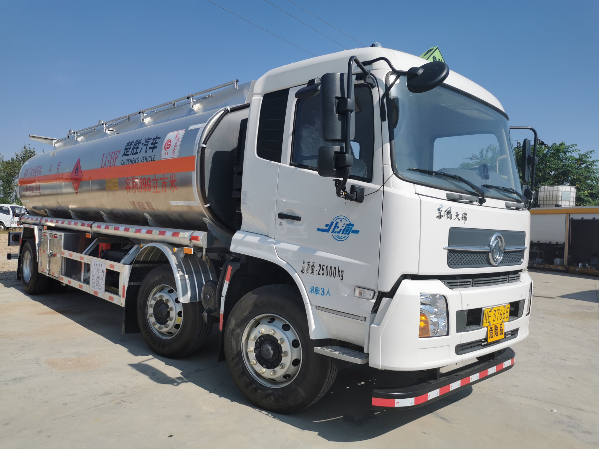 25吨油罐车多少钱?25吨运油车价格多少?