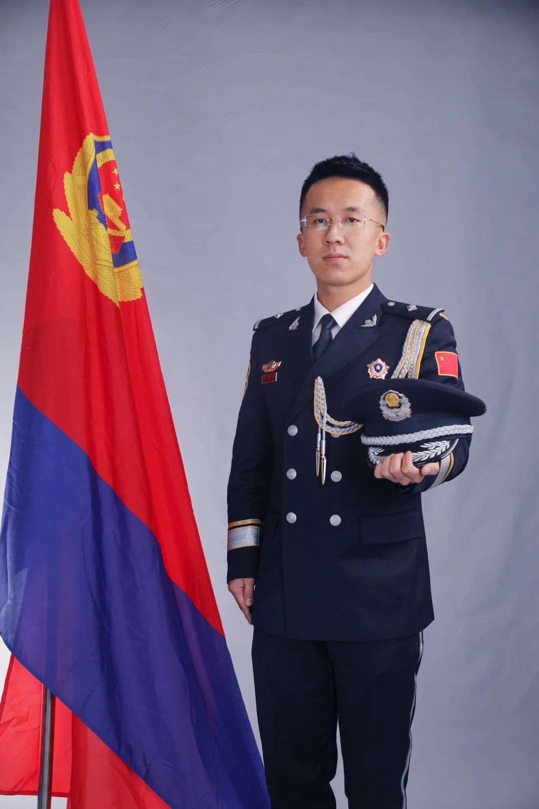 110警察节一身警服一生荣耀