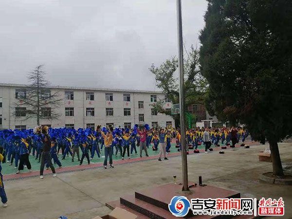 吉安县官田小学开展"大课间"活动