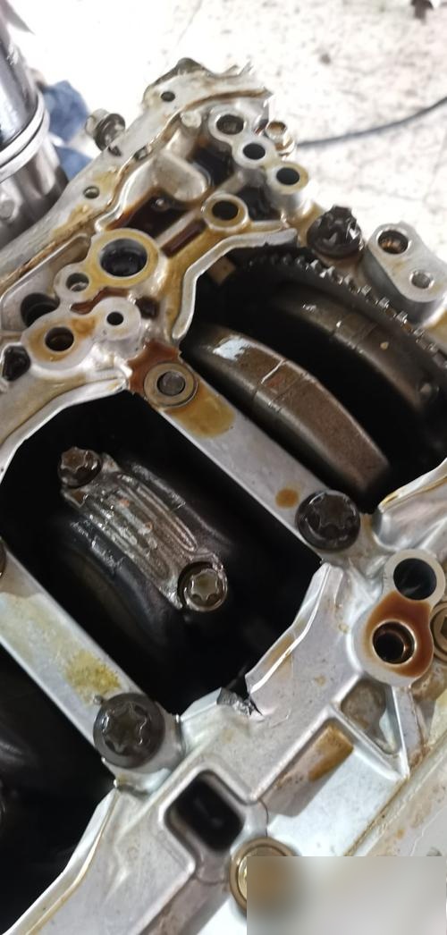 发动机爆缸是什么意思