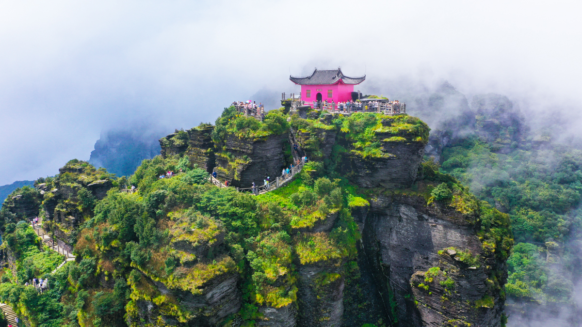 云雾缭绕梵净山