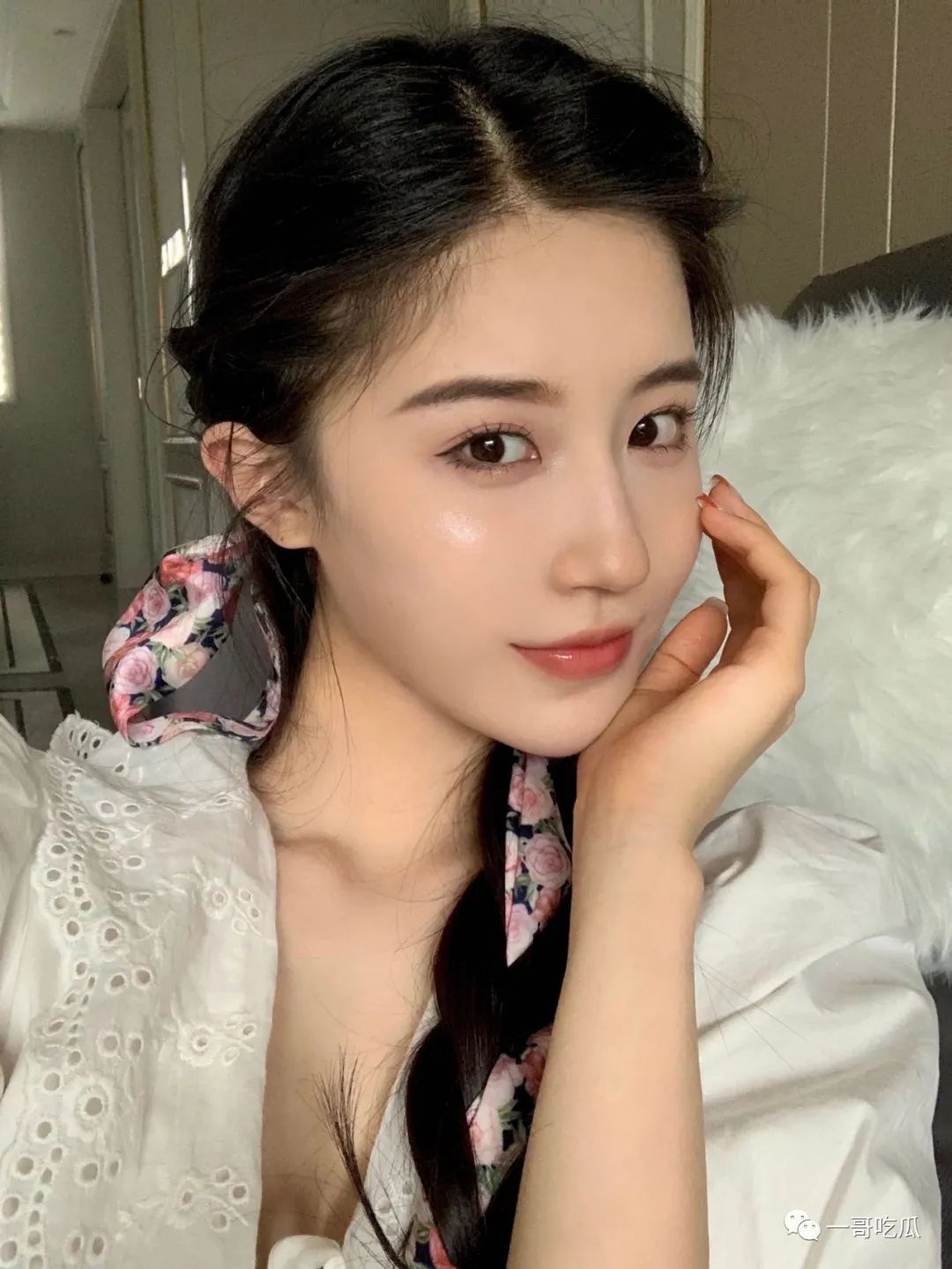 网红@一坨是于雯_晒自拍,像不像某个女明星?