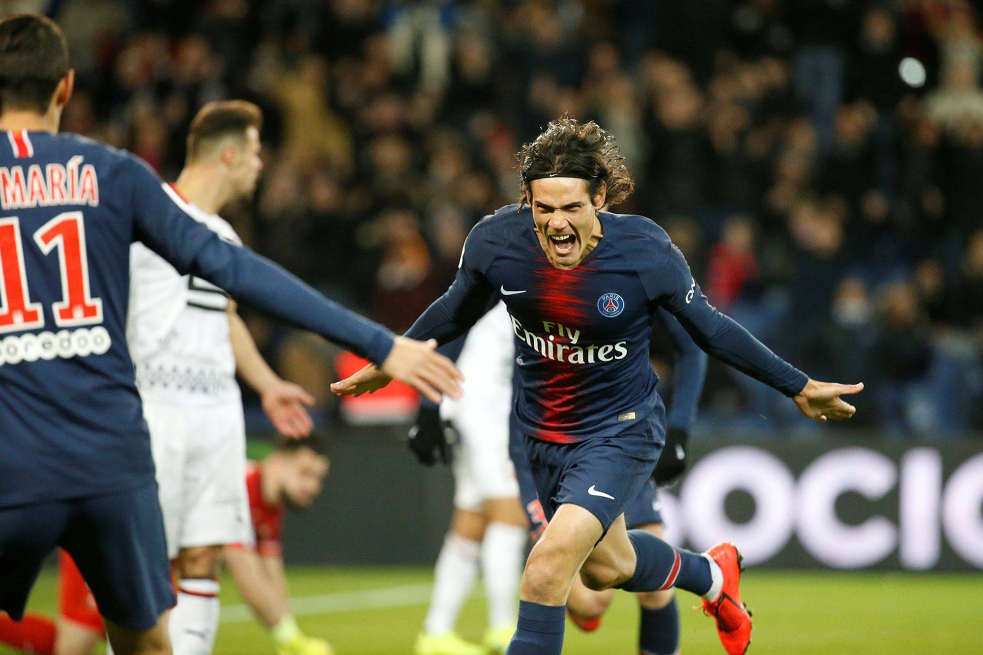 完了!卡瓦尼身披曼联7号球衣 难道他不知道这号码有毒?