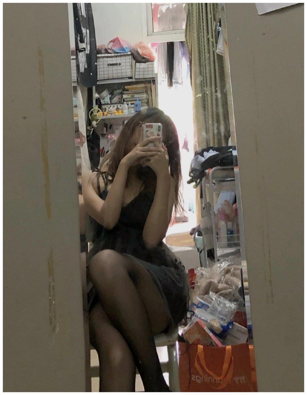 这张照片不能被我妈妈看到了