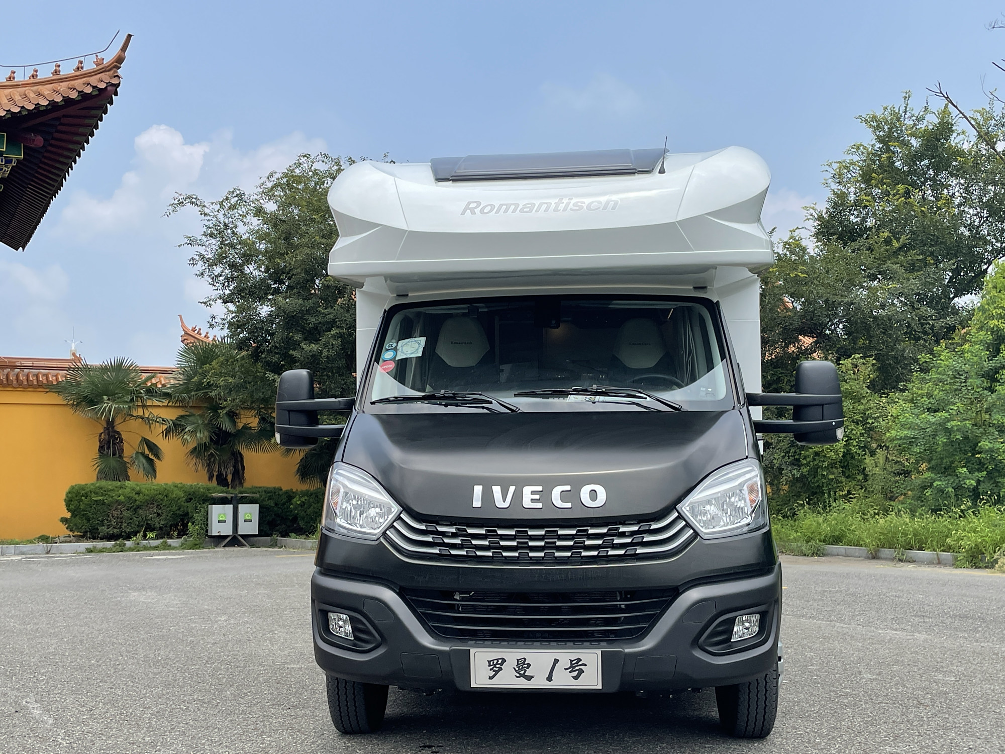 罗曼1号c型房车,颜值在线的实力派,标配1200ah锂电1000w太阳能