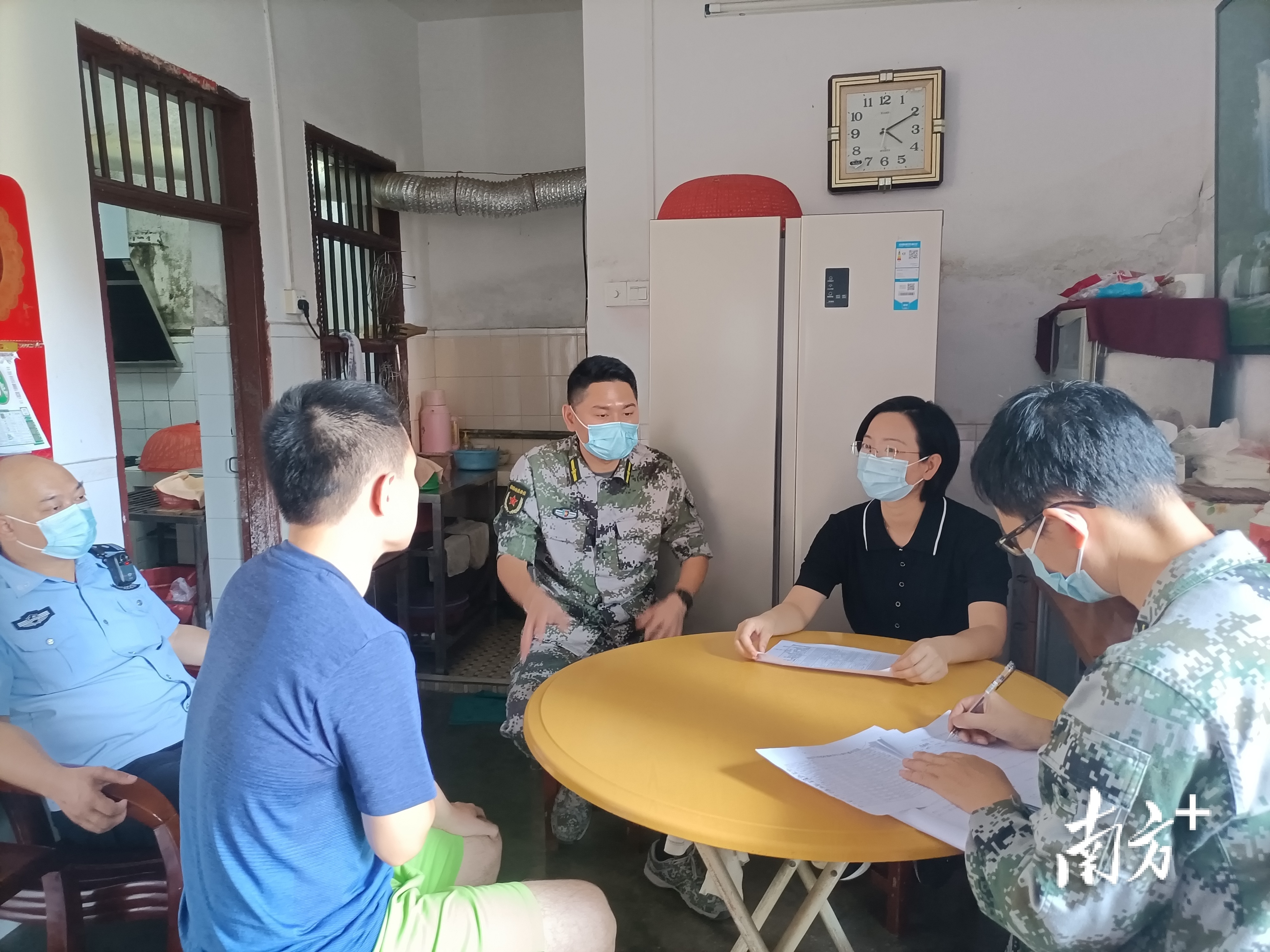 梅江区西郊街道开展应征入伍青年家访