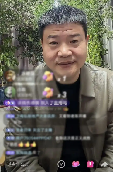 反诈老陈连续4年晒纳税证明：2025年收入42.3万元 较2022年下降超90万元