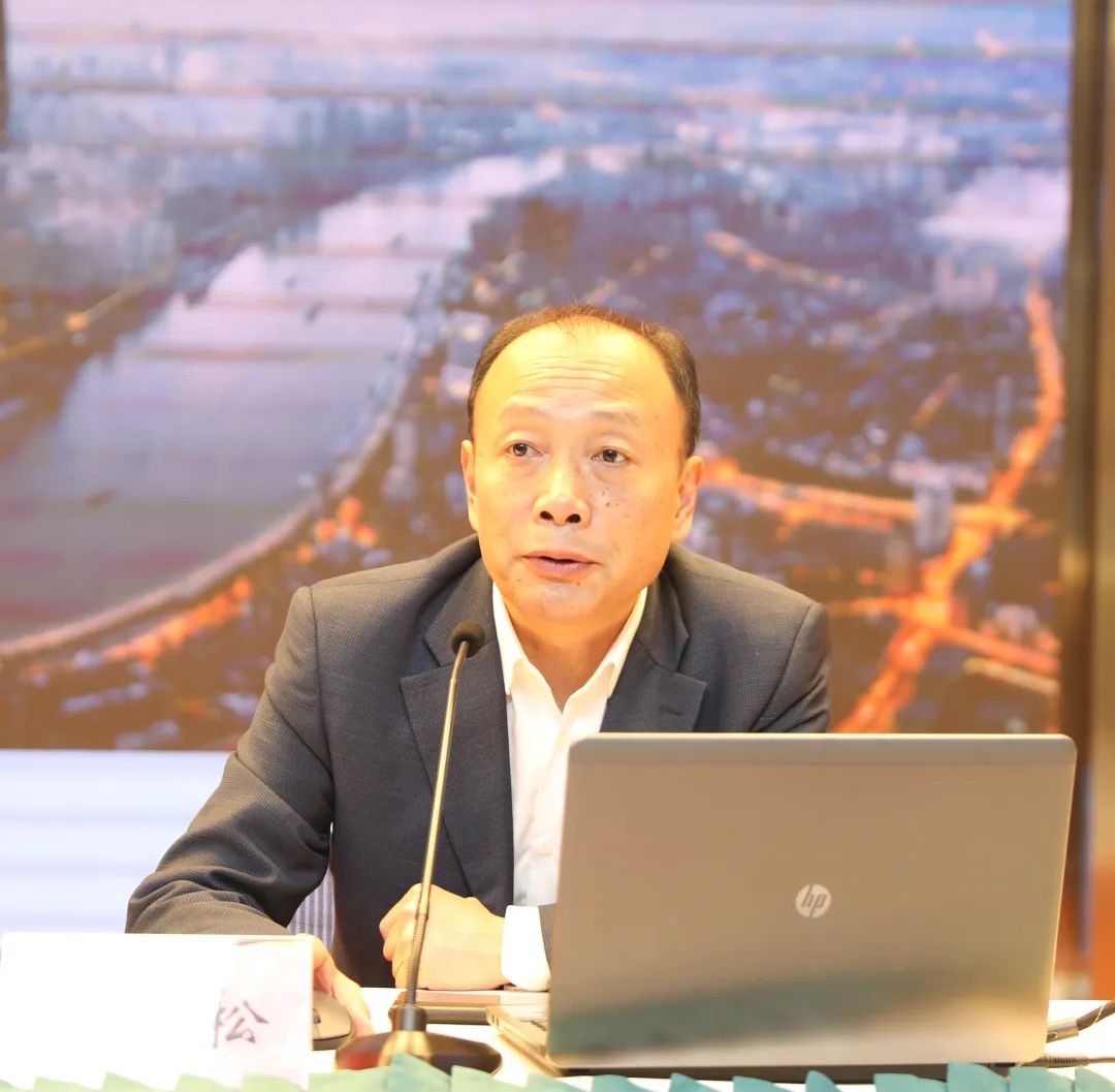 徐毅松作城市规划专题报告