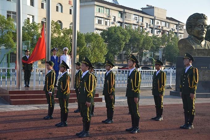 詹乐贫中学:开启新学期的美好篇章