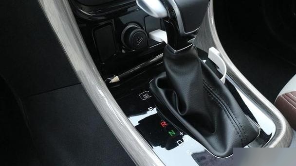 自动挡车挂什么挡低速前进