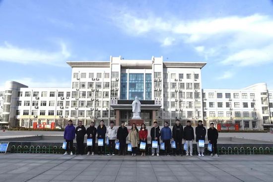 昌邑市文山中学成功举行2023年寒假"英才校友母校行"活动!