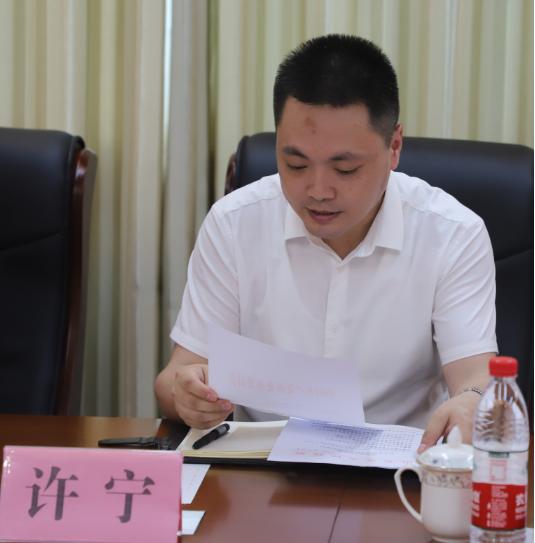 杨震任四川省南充师范学校党委书记,校长