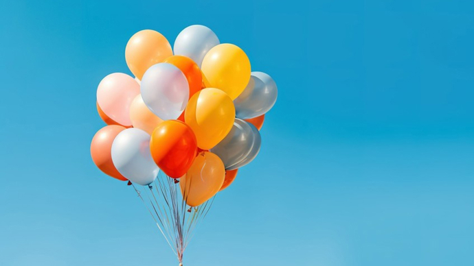 武汉跨年夜,氢气球撞上高压线引发爆炸