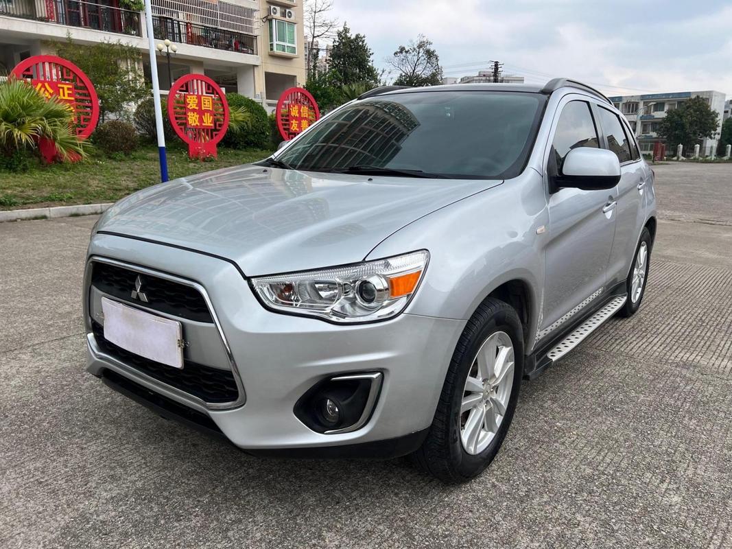 通过瓜子二手车平台的查询结果得知,2013年款的三菱劲炫6,在行驶了30