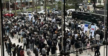 中国人“养龙虾”火到国外！60岁大爷大妈加入：这画面太可怕了