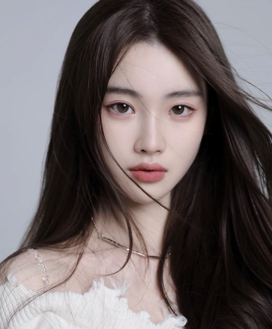 脸上有这5条线的女生,属于真正的"美人胚子",第3条线很少见