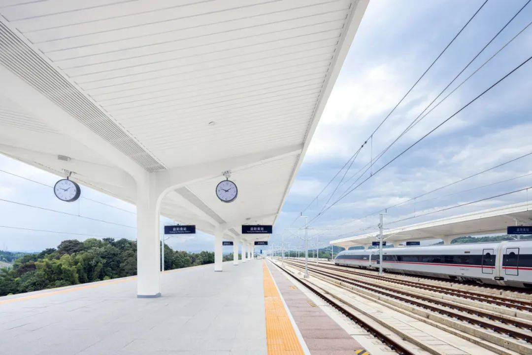 湖南实现"市市通高铁"!渝厦高铁益阳至长沙段通车