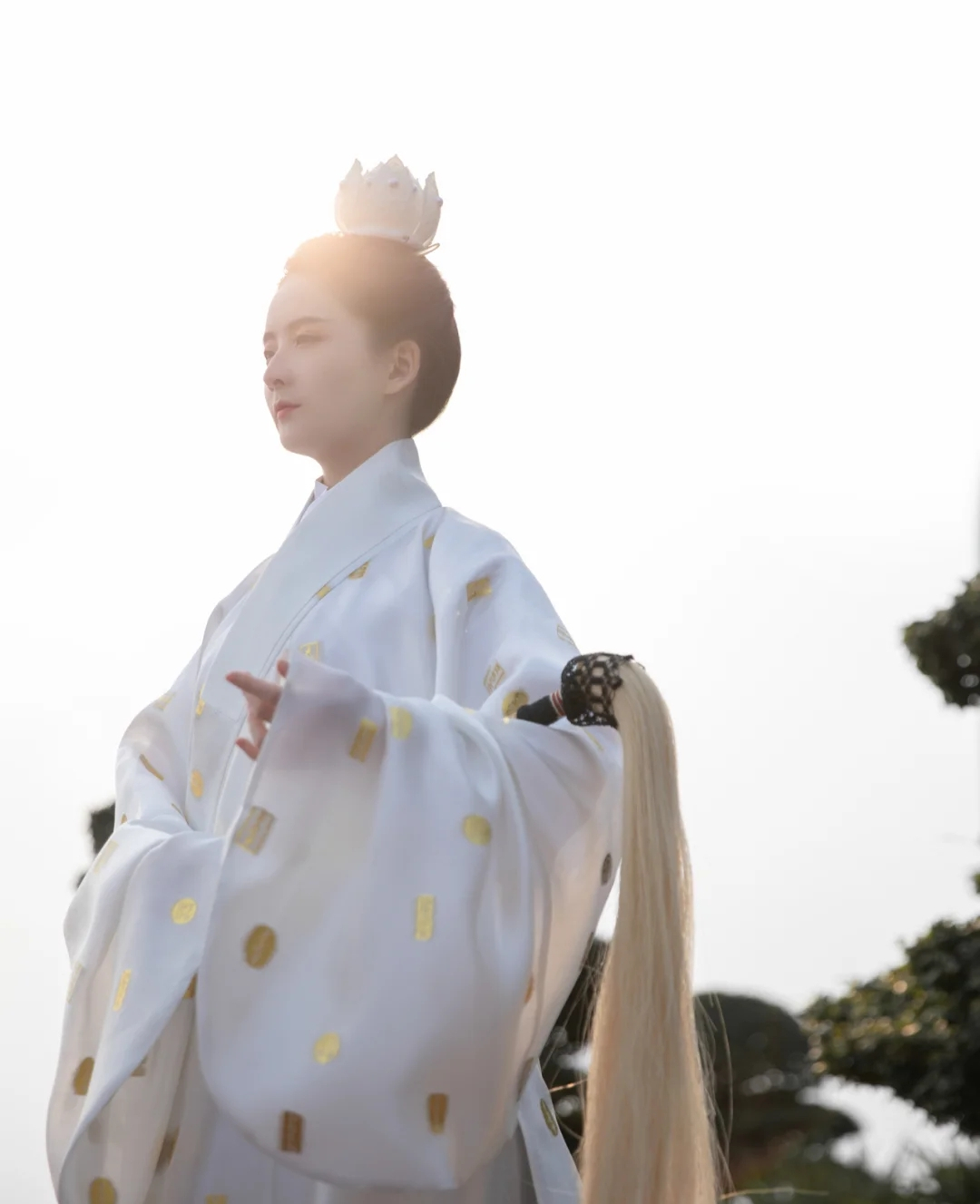 穿上就是满满祝福的汉服你见过吗?搭配莲花冠像极了世外高人!