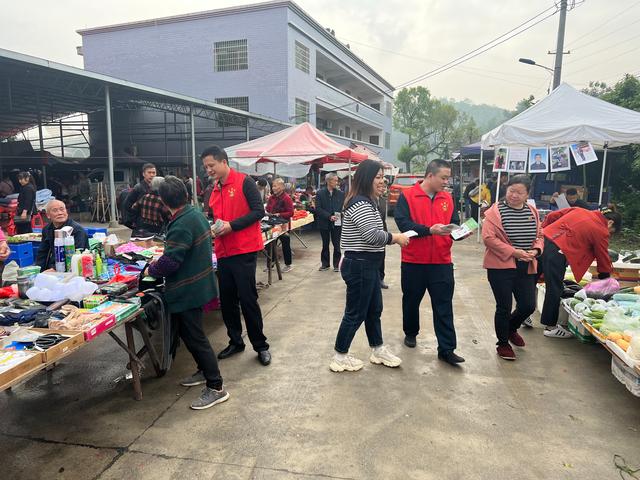 涟源荷塘镇:禁毒宣传进集市