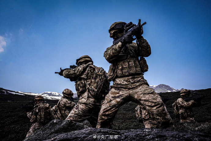 大片来袭!侦察兵海拔4300米战术演练