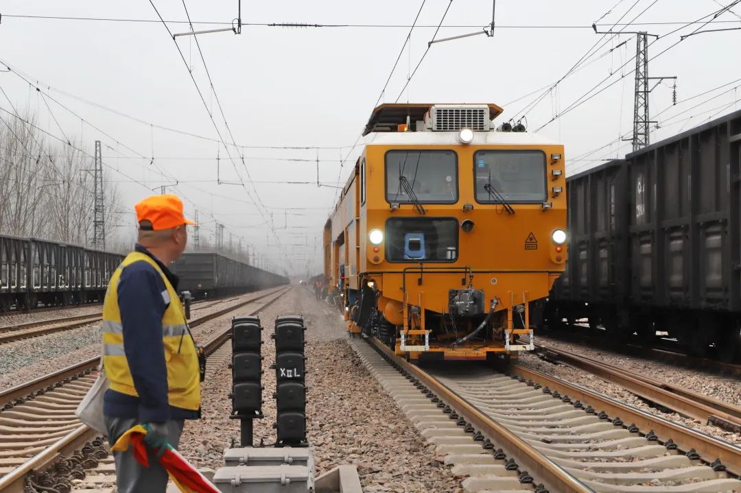 晋煤外运通道瓦日铁路展开春季集中修施工