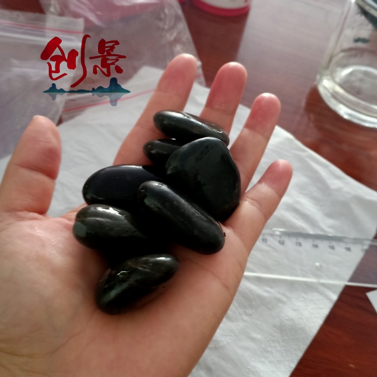 路面黑色鹅卵石图片,打磨抛光黑色雨花石,揭阳黑色砾石供应厂家