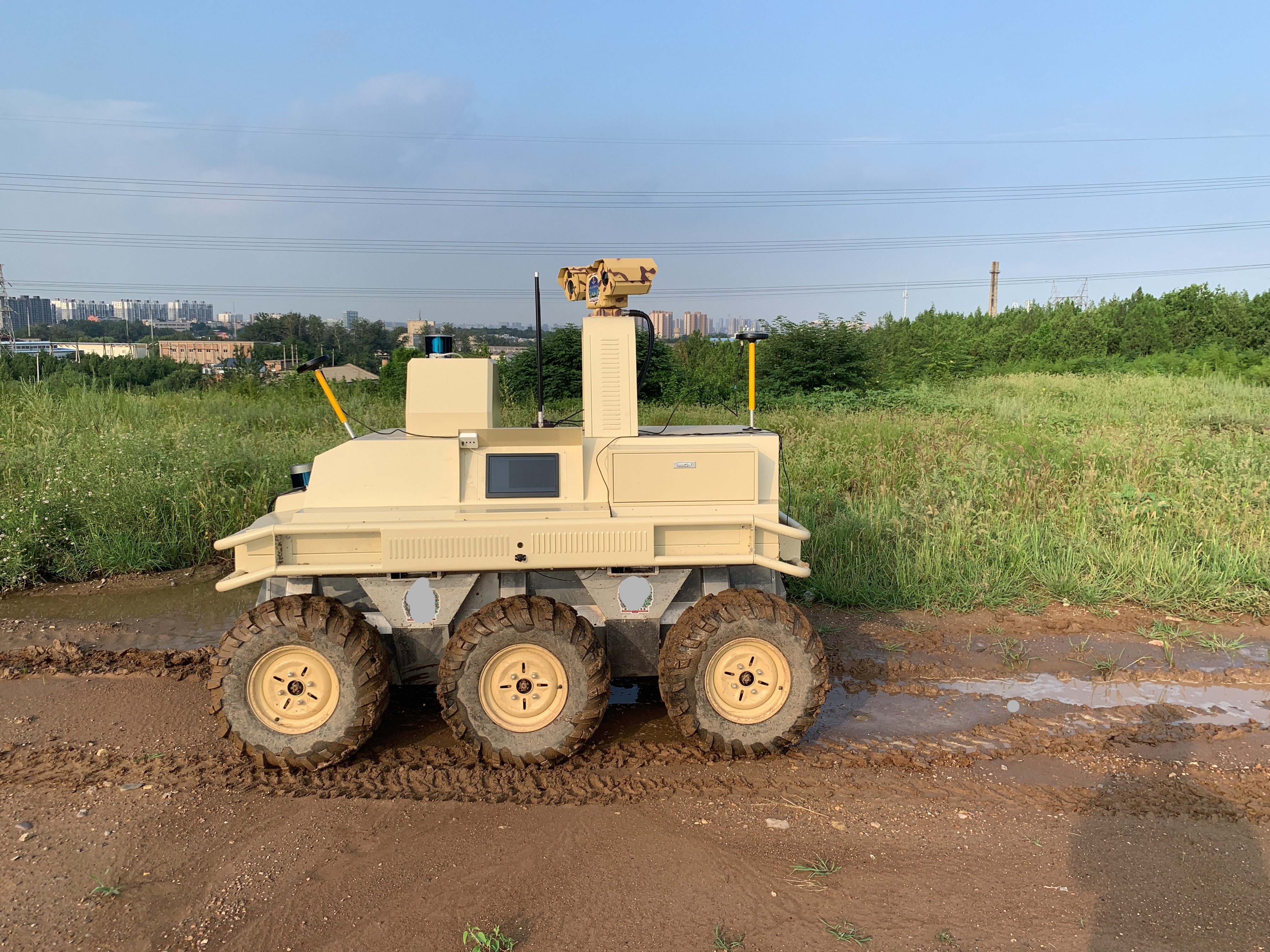 算丰征途:为军用,民用,工业领域提供可定制化的智能巡检机器人