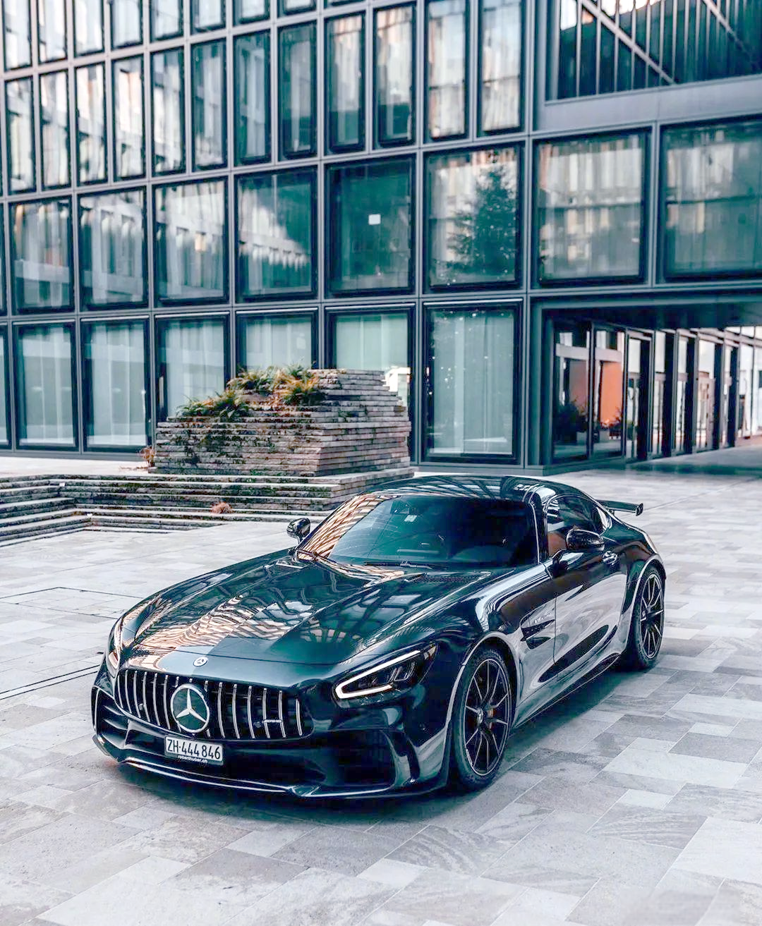 奔驰amg gtr:顶级性能的跑车传奇
