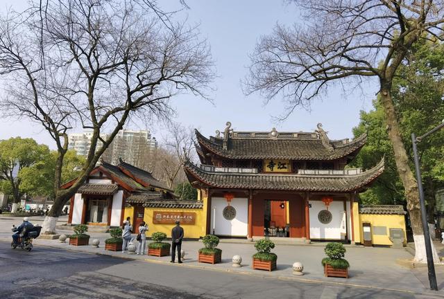 "江郎才尽"的江寺,"梦笔生花"的梦笔桥,浙江萧山古运河畔