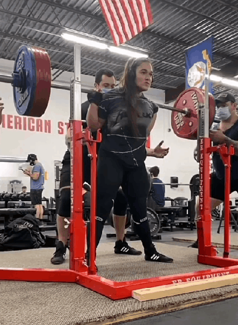 25岁"力量举女王"阿曼达,深蹲重量262kg,力量强过男人