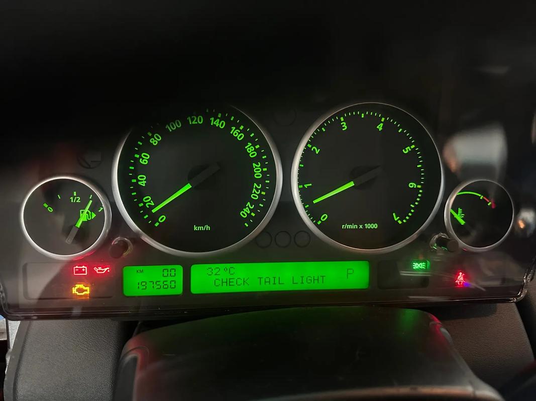 仪表盘灯怎么改变颜色