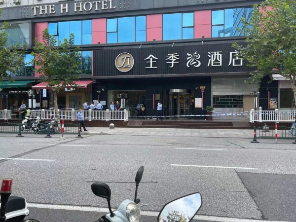 浦东潍坊西路一酒店发生命案,男子因工作纠纷将女同事杀害