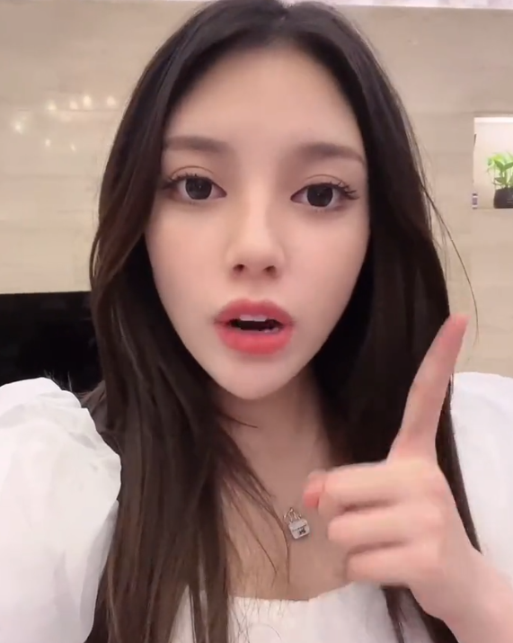 兜儿怀孕8个月,为赚钱凌晨3点仍在工作,小猪先生却不知体恤