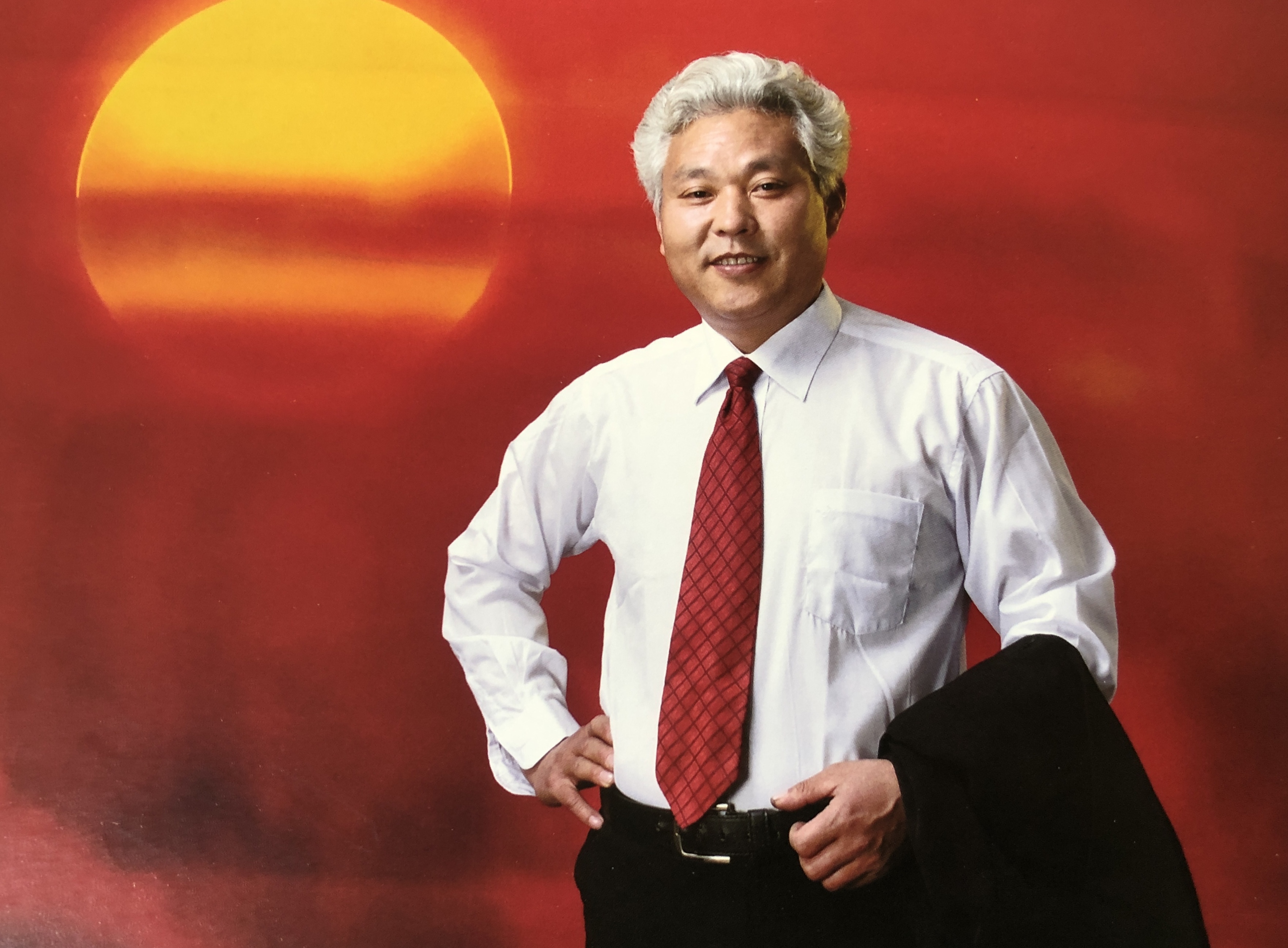 走进国画大师黄亚伟老师