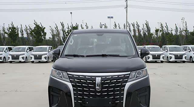 领途m8为中大型燃油mpv,售7.28万,1.6l动力