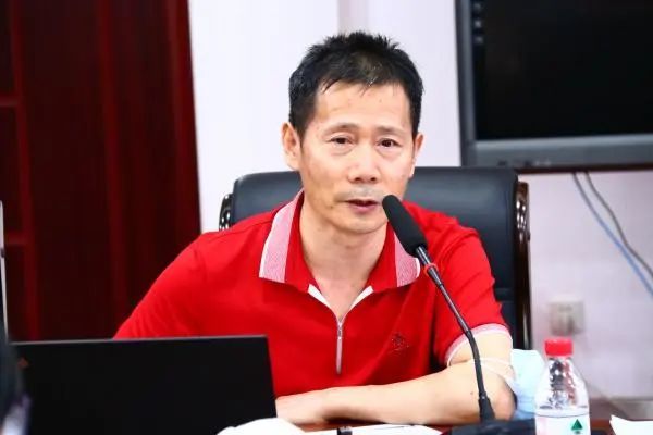 南头中学举行2022年新入职教师培训活动